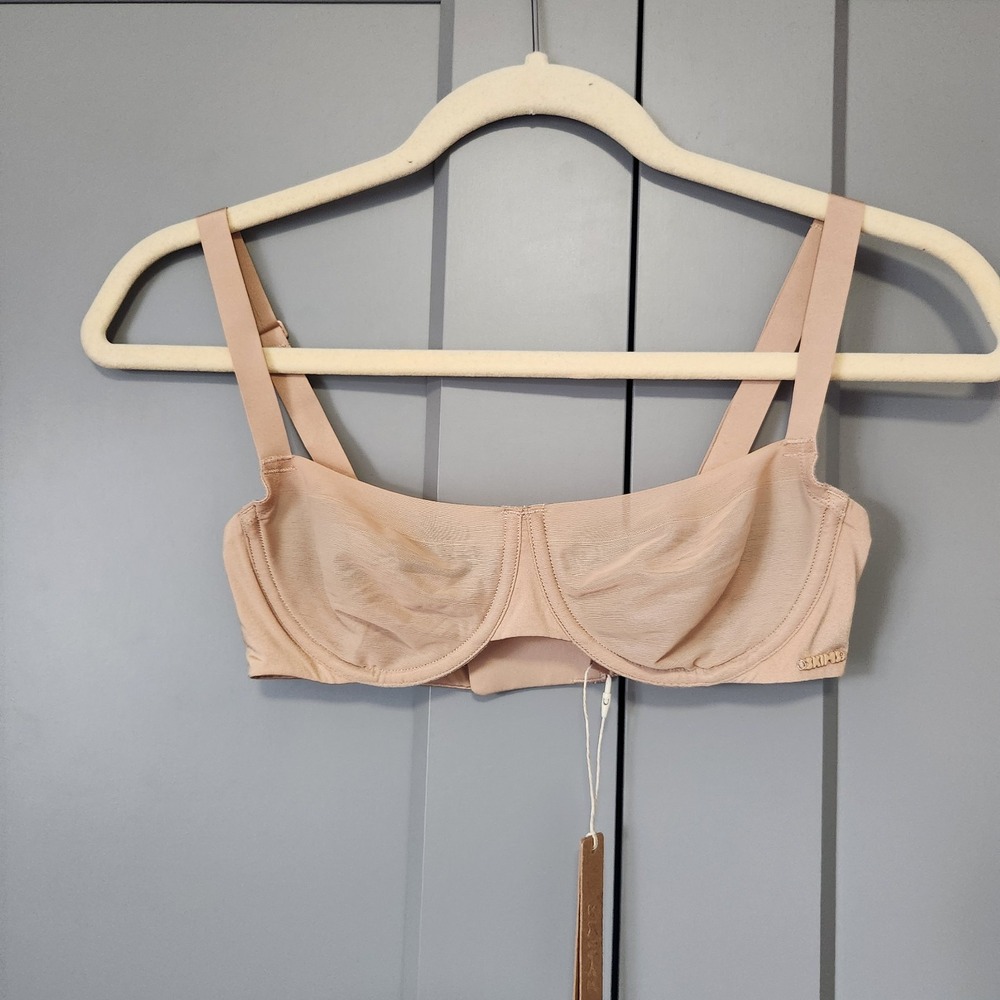 New SKIMS No Show Molded Unlined Balconette Bra Clay 32B NWT BR-UWR-2054 Beige